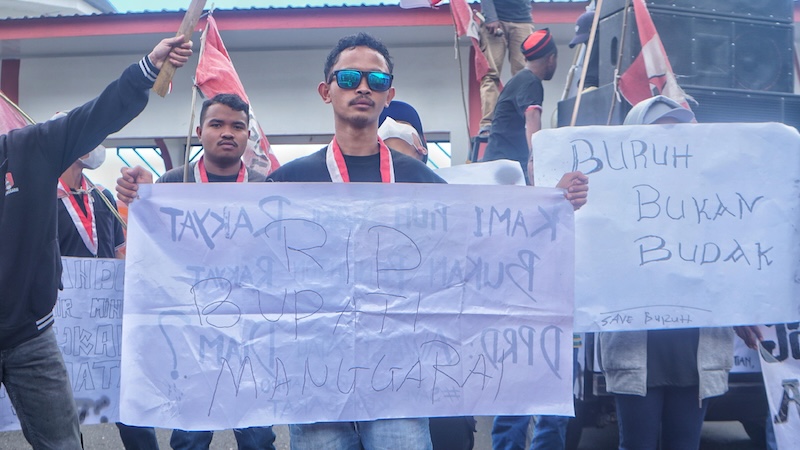 Buruh dan Mahasiswa Manggarai Gelar Aksi Desak Upah Layak dan Air Bersih