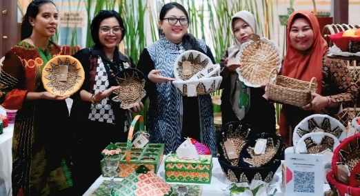 UMKM Jambi Ubah Gulma Eceng Gondok Jadi Kerajinan di Persit BISA 2