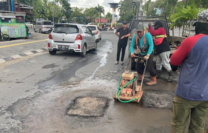 Wali Kota Banjarbaru Tuntut Camat-Lurah Fasilitasi Aduan Jalan Rusak