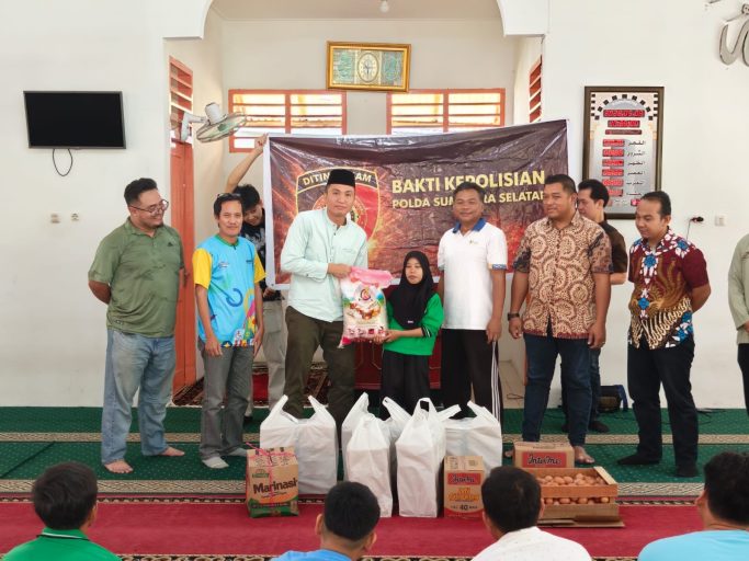 Polda Sumsel di Palembang Salurkan Bantuan Sembako Disabilitas
