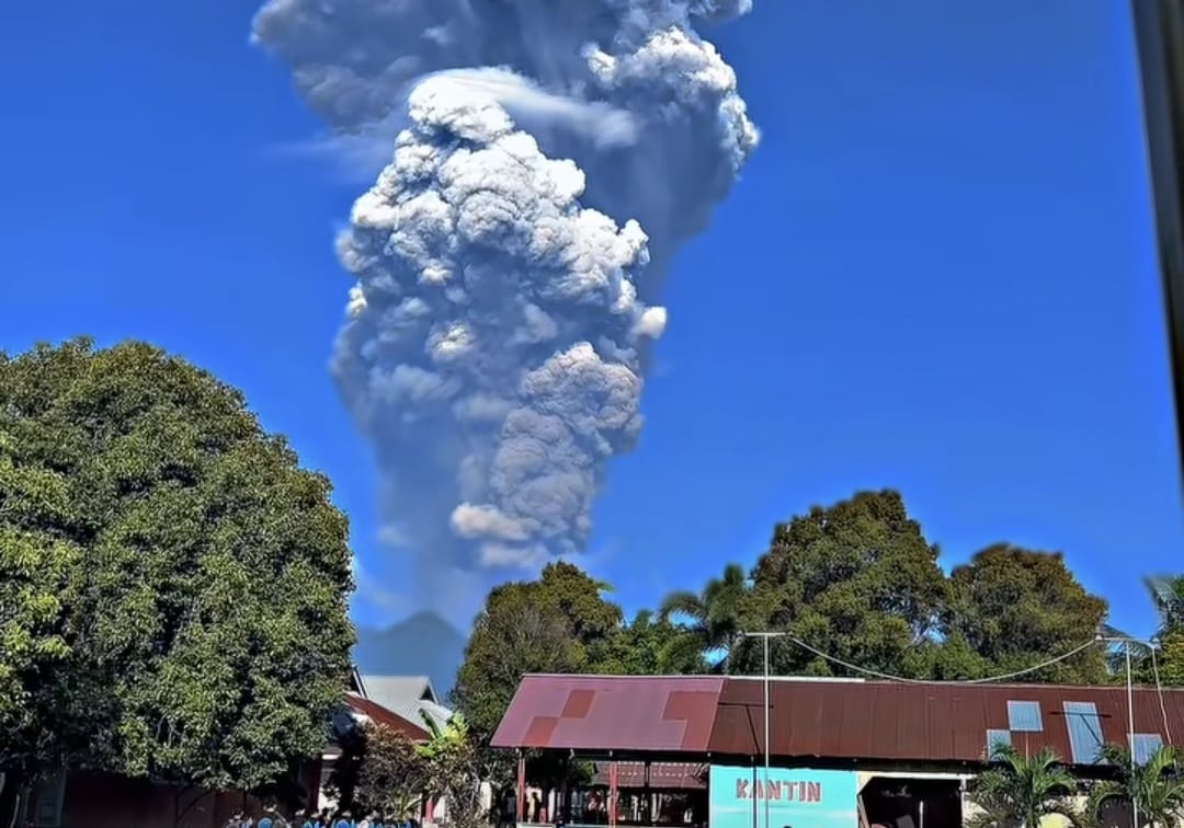 Dua WNA Singapura Tewas Akibat Erupsi Gunung Dukono di Halmahera Utara