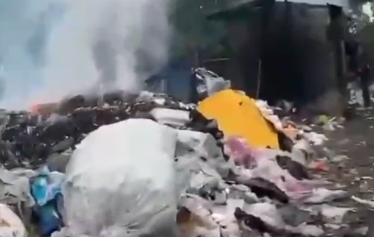 Bayi di Baleendah Terpapar ISPA Akibat Warga Bakar Gunungan Sampah