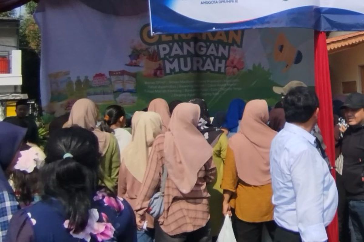 Pemprov Jabar Sediakan 3.500 Paket Pangan Murah di Lemahabang Cirebon