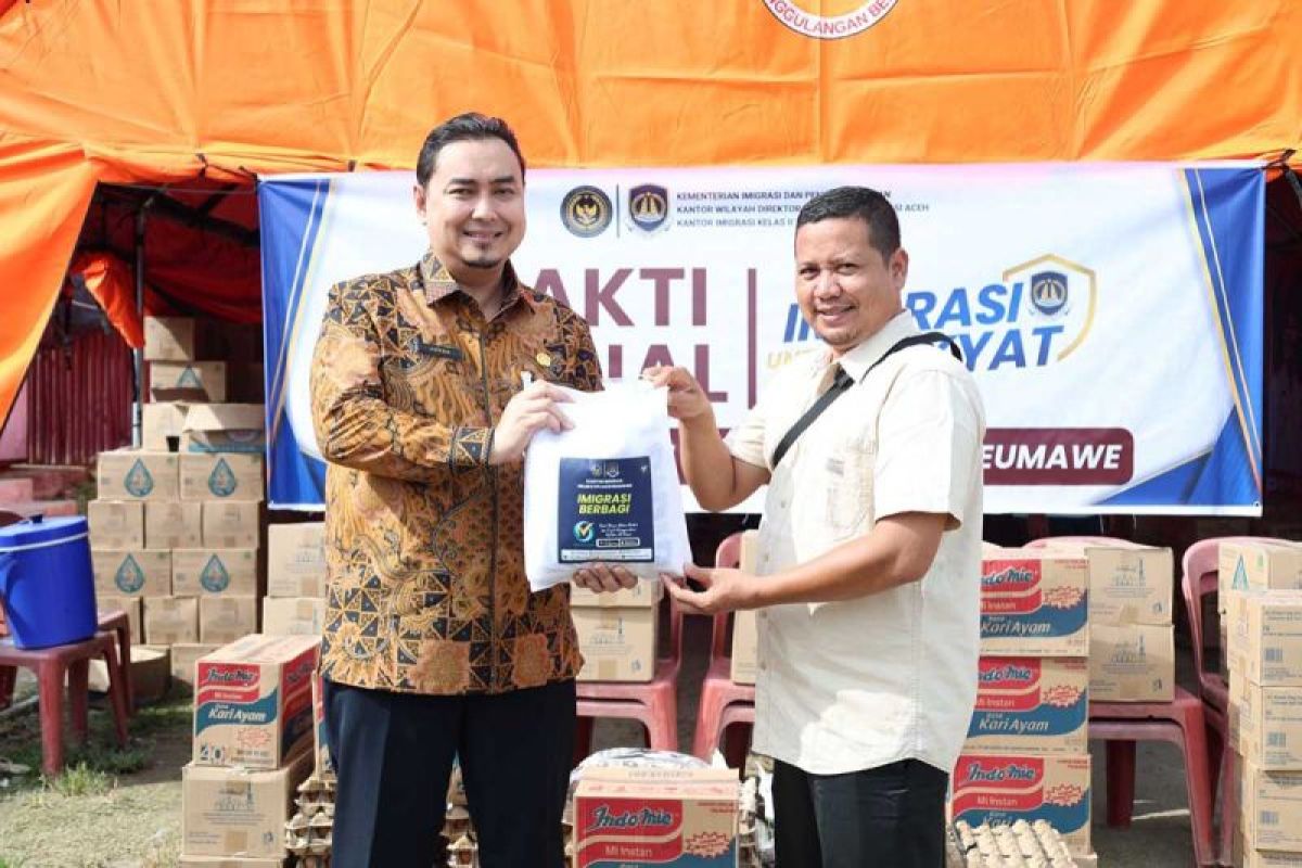 Imigrasi Lhokseumawe Salurkan Bantuan Sembako bagi Ratusan Korban Kebakaran