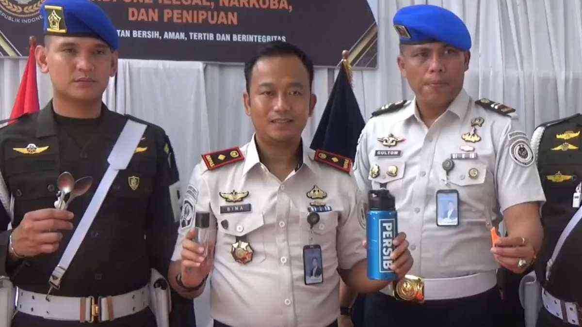 Petugas Lapas Sumedang Sita Senjata Tajam Rakitan Hasil Razia Gabungan
