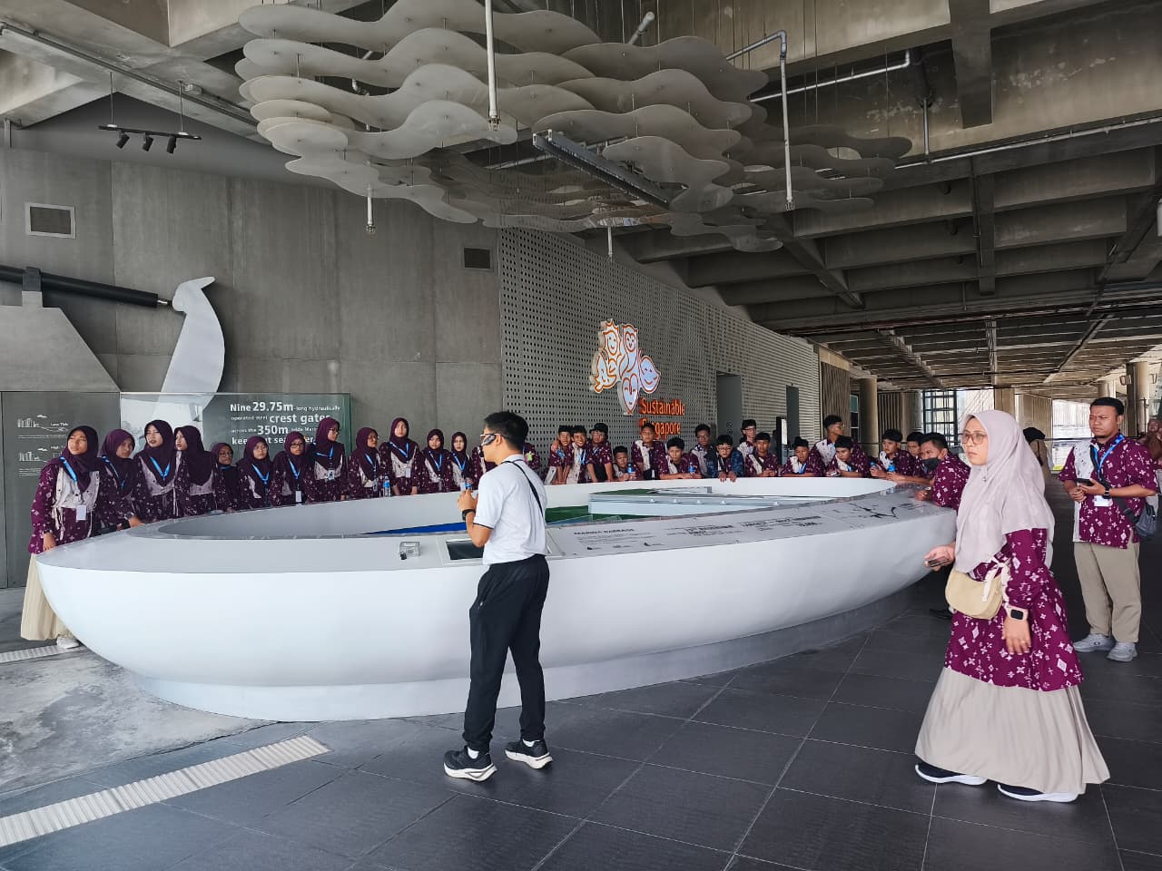 Siswa SMP Muhammadiyah PK Solo Perluas Wawasan di Malaysia