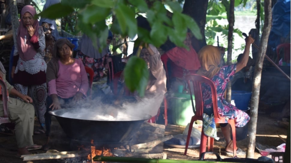 Tradisi Masak Gubug Pererat Kerukunan Warga Muaro Jambi Saat Hajatan
