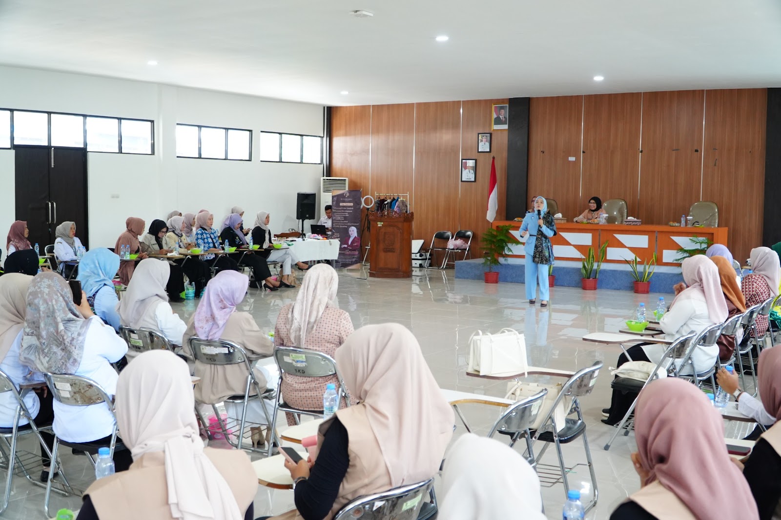 Istri ASN Tanah Laut Belajar Etika dan Personal Grooming Profesional