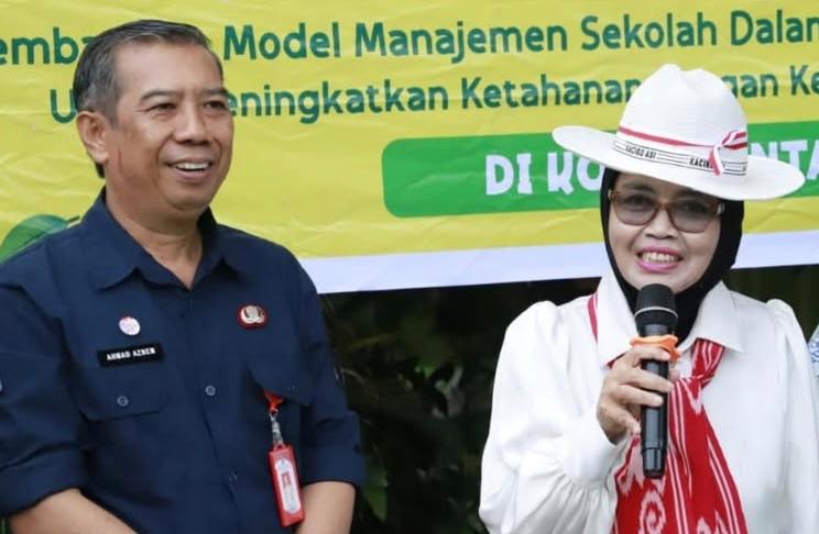 Wali Kota Bontang Neni Moerniaeni Tanamkan Karakter Lingkungan di SDN 005