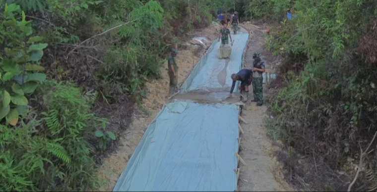 Kodim 1201 Mempawah Tuntaskan 750 Meter Jalan Beton di Desa Sepang