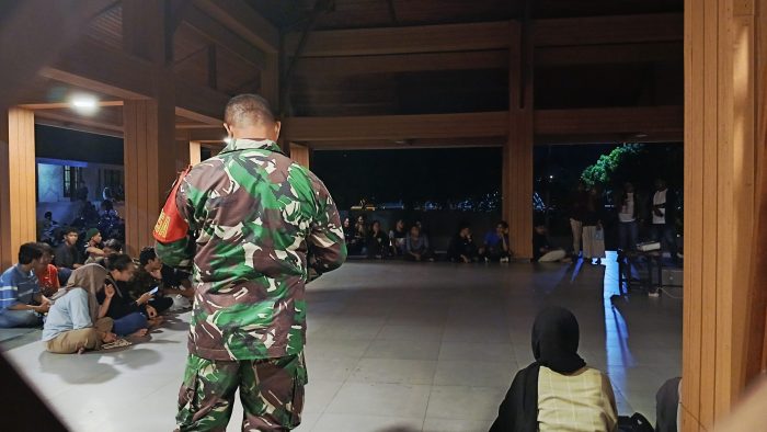 Personel TNI Hentikan Paksa Pemutaran Film Pesta Babi di Ternate