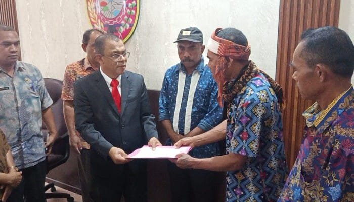 Kepala Suku Tiwe Hibahkan 7 Hektare Lahan Sekolah Rakyat di Ende