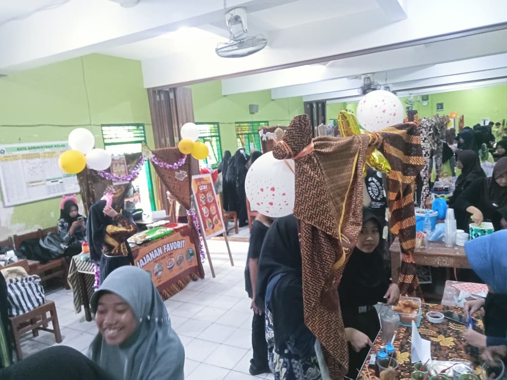 Siswa MTs Negeri 2 Kebumen Praktik Wirausaha Lewat Market Day 2026