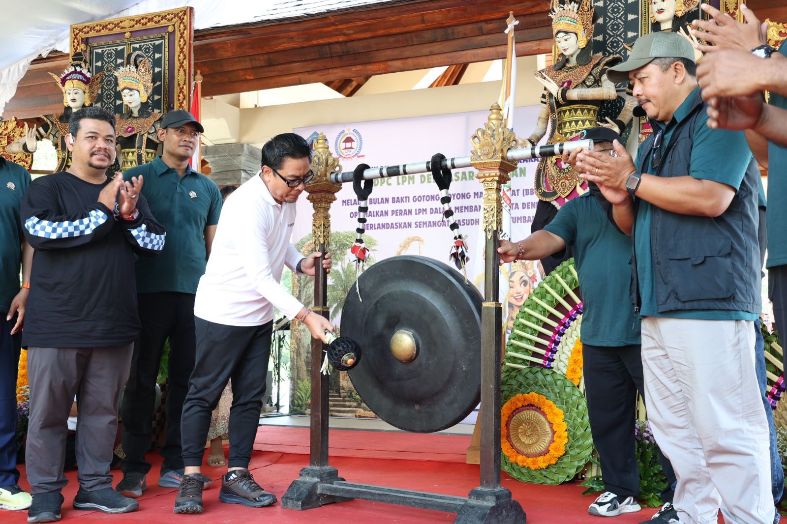 Wawali Denpasar Arya Wibawa Buka BBGRM 2026 di Pantai Sidakarya