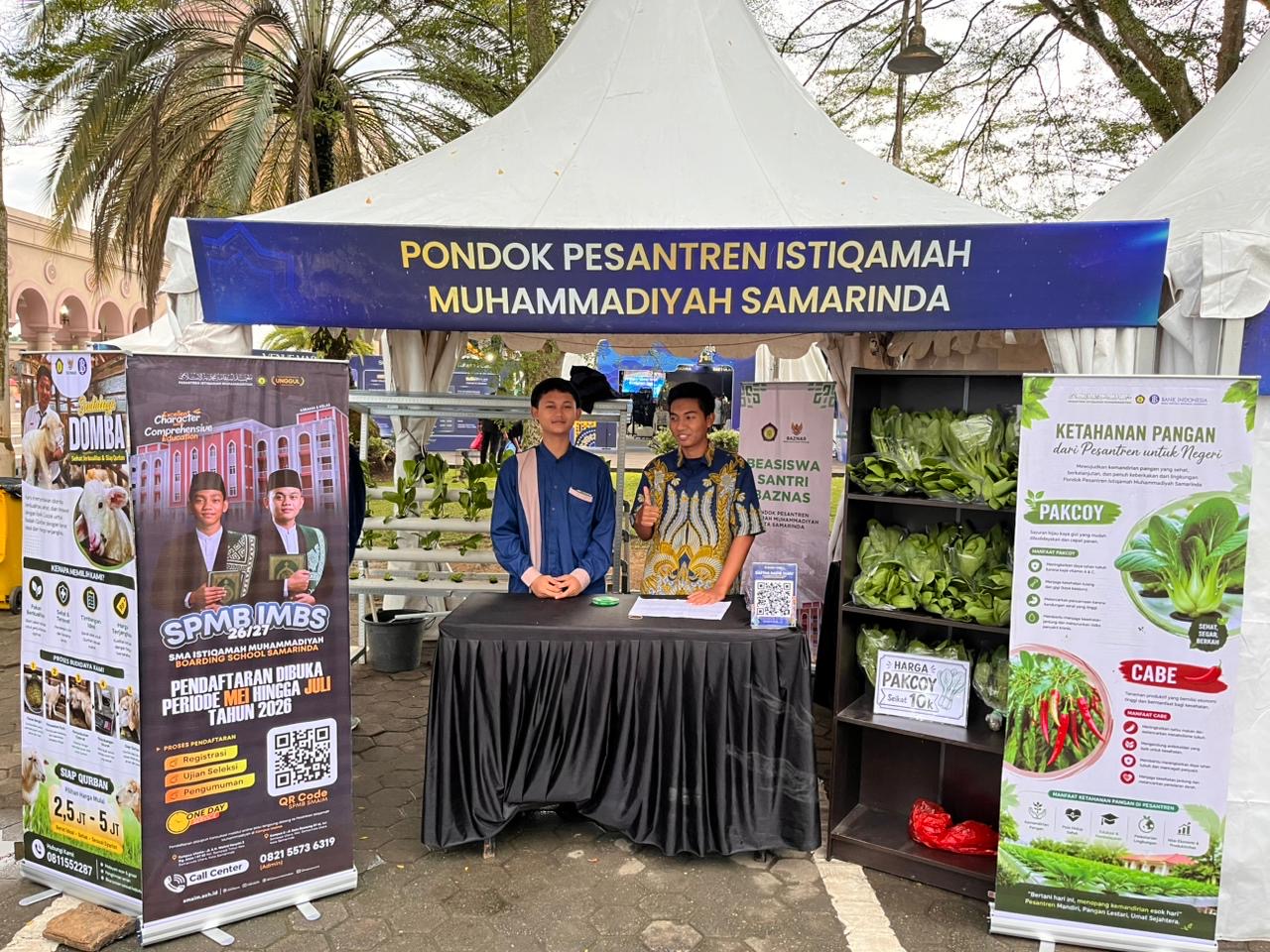 Santri Samarinda Jual Sayur Hidroponik di Kaltim Halal Festival 2026