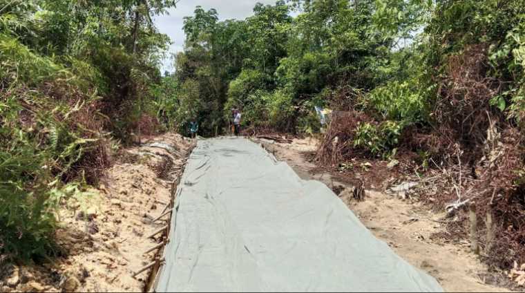 Kodim 1201 Mempawah Bangun 750 Meter Jalan Beton di Desa Sepang