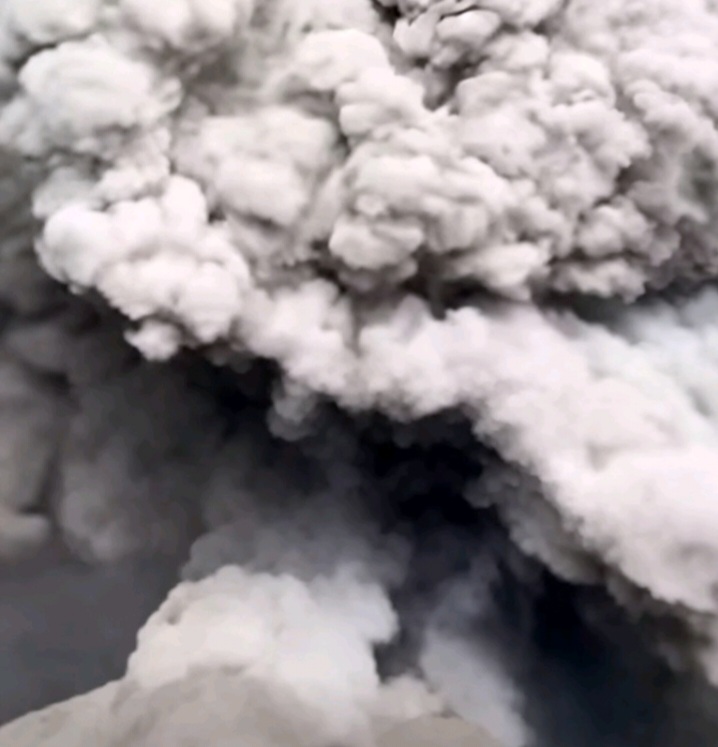 Erupsi Gunung Dukono Tewaskan Tiga Pendaki Termasuk Dua WNA Singapura
