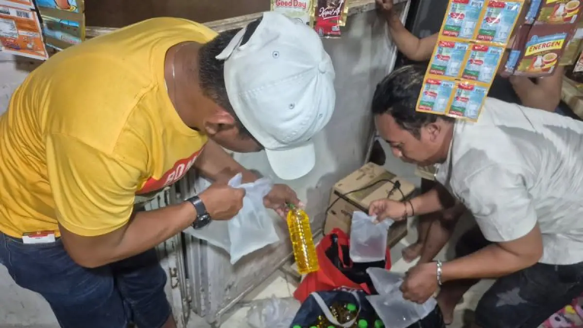Polres Bantul Sita Puluhan Botol Miras Oplosan di Parangtritis