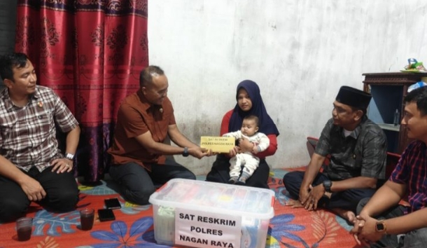 AKP Muhammad Rizal Bantu Biaya Operasi Jantung Bayi di Nagan Raya