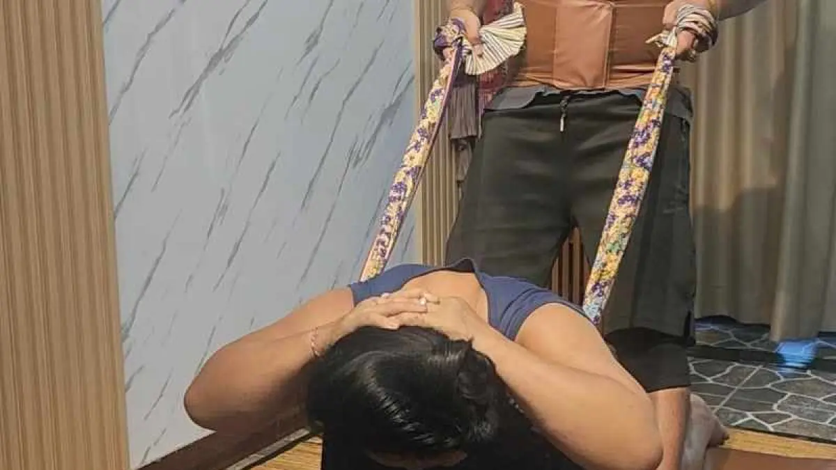 Selendang Sewek Terapi Jadi Solusi Saraf Kejepit di Klungkung