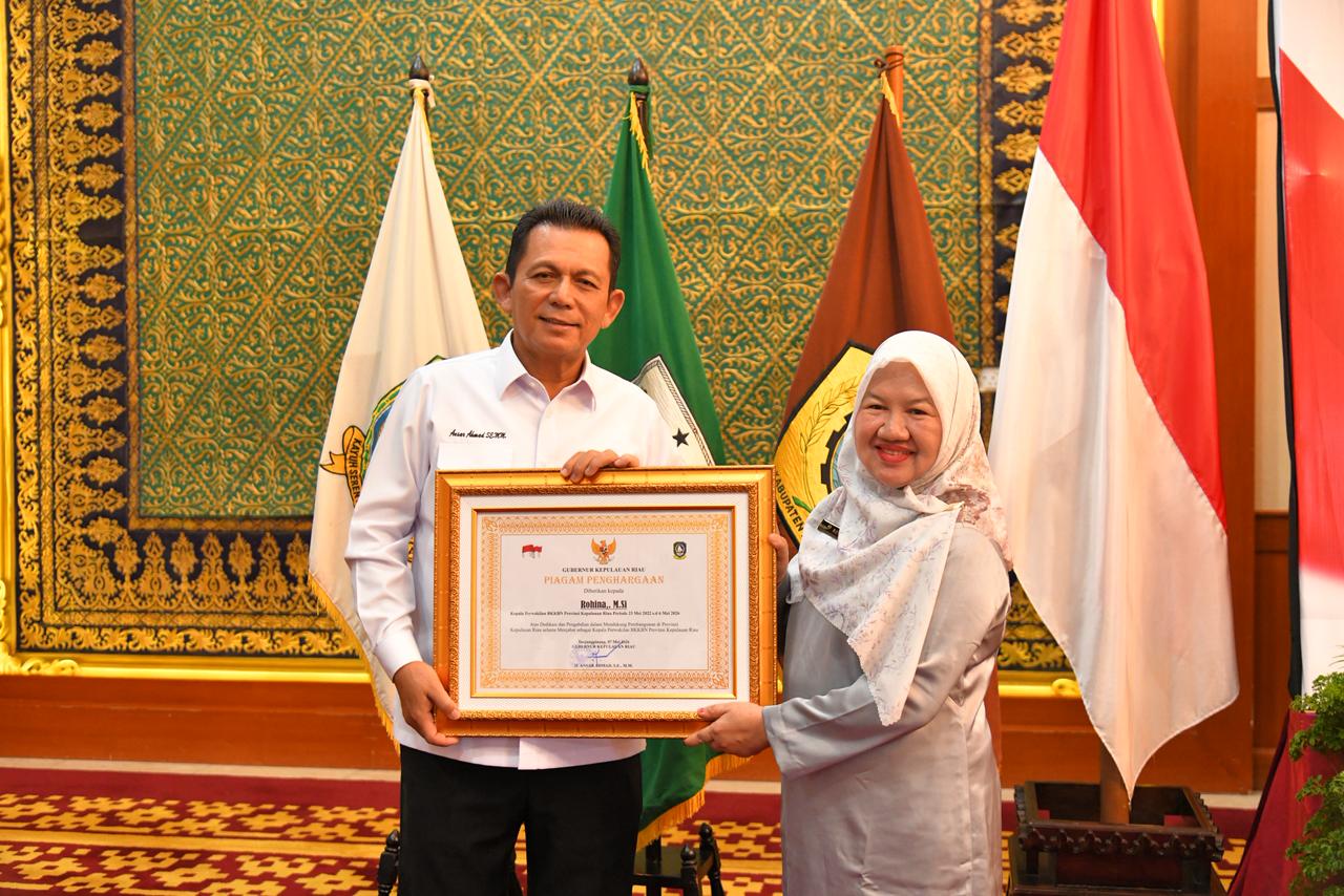 Gubernur Ansar Ahmad Lepas Kepala BKKBN Kepri Rohina ke Yogyakarta