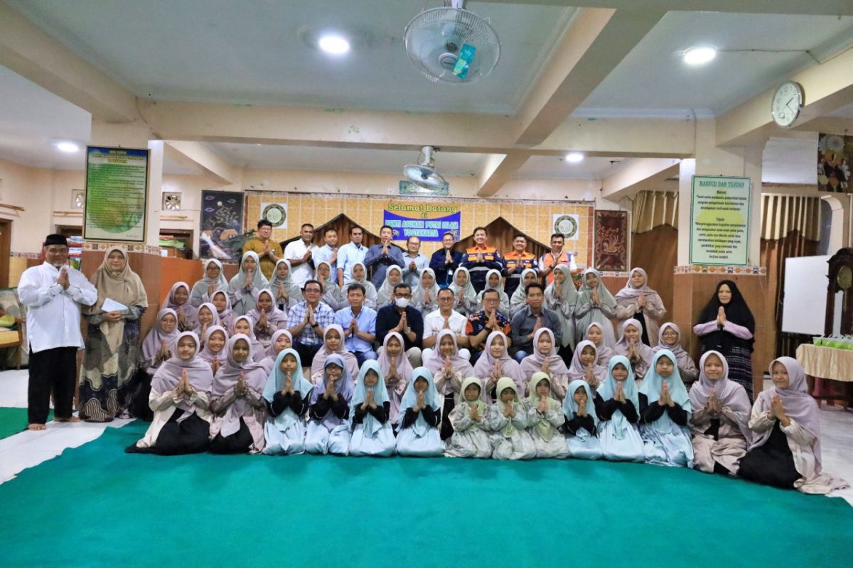 KAI Daop 6 Yogyakarta Santuni Anak Yatim Demi Keselamatan Perjalanan Kereta