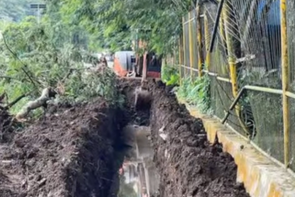Pemkab Polman Normalisasi Drainase Sport Center dan Alun-alun Polewali