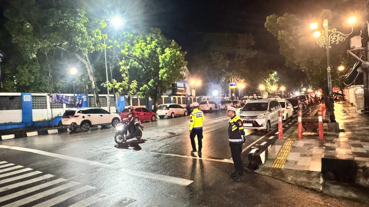 Ditlantas Polda Sultra Perketat Pengawasan Arus Lalu Lintas di Pusat Kota Kendari Sabtu Malam
