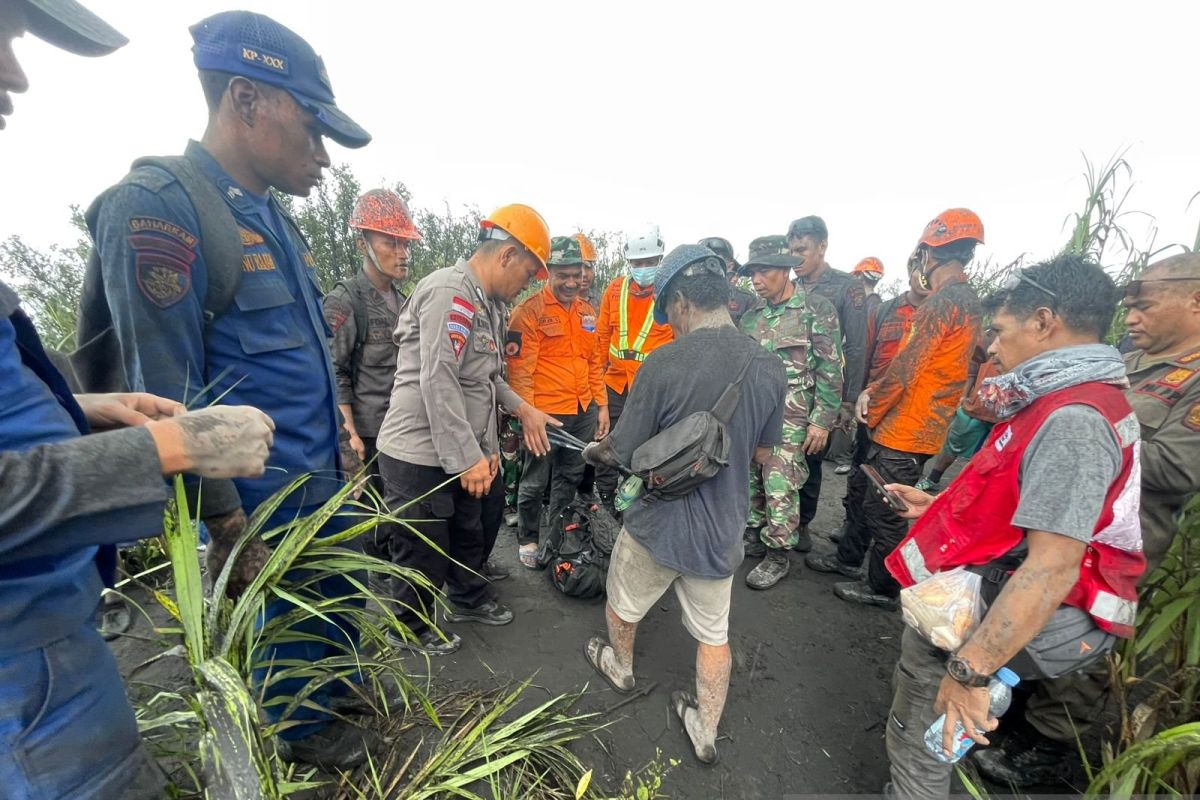 2 Pendaki Asal Singapura Tewas Tertimpa Batu Erupsi Gunung Dukono, Jasad Ditemukan Saling Berpelukan