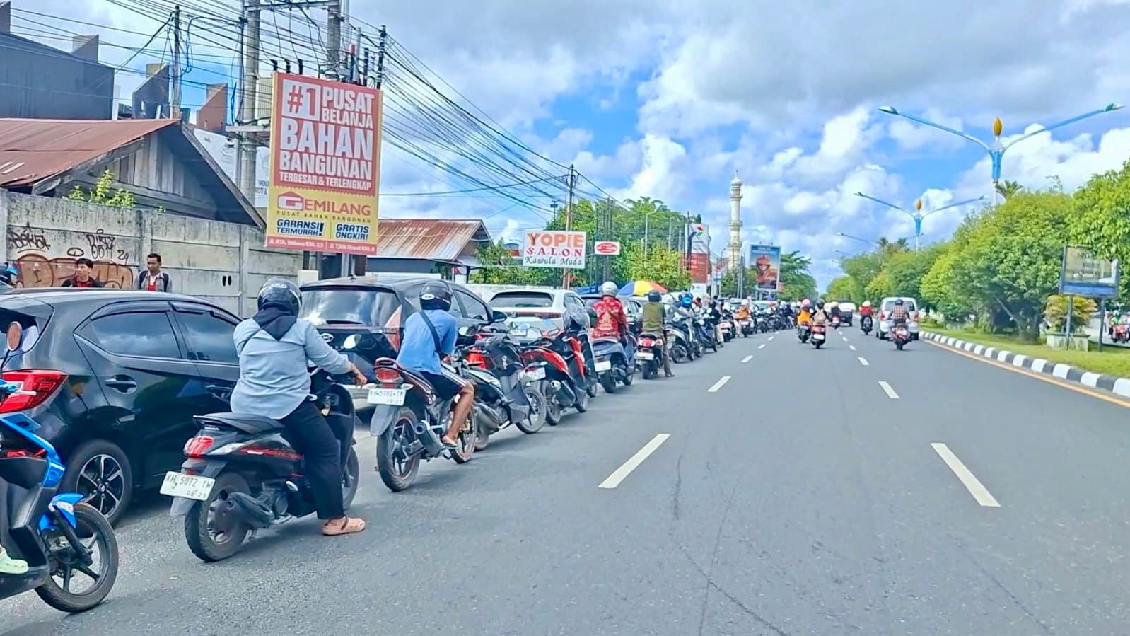 Urai Antrean di Kalteng, Pertamina Tambah Armada & Operasi 24 Jam