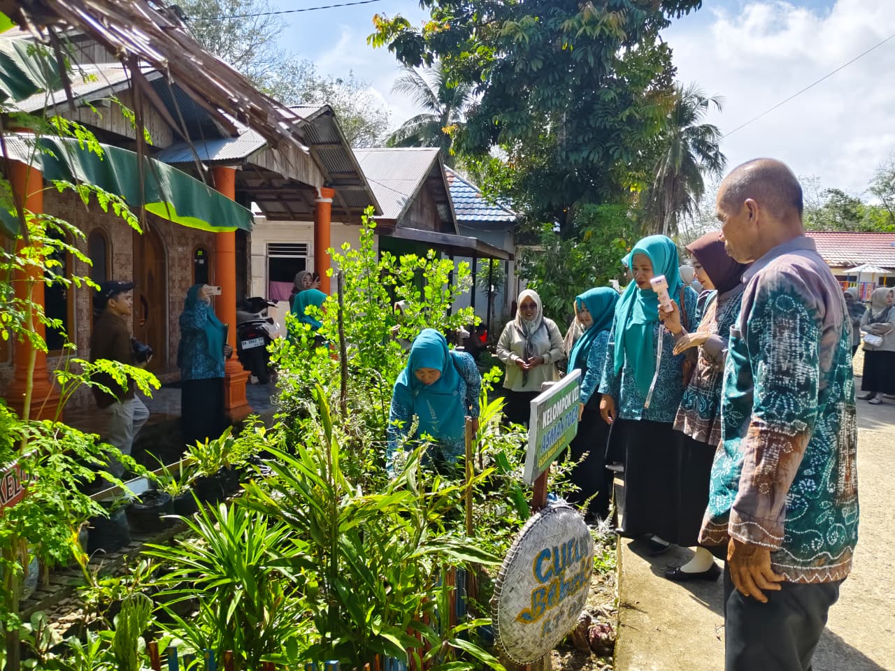 Kader PKK Tanah Laut Belajar Pemanfaatan TOGA dan Akupresur di Balangan