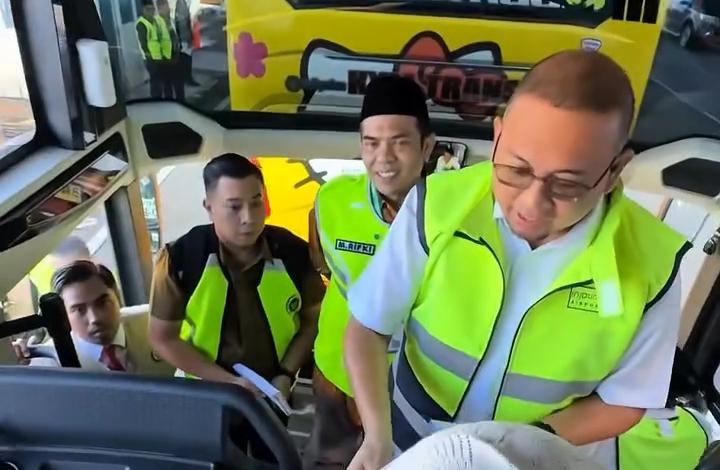 Anggota DPR Andre Rosiade Bekali 287 Jamaah Haji Sumbar Uang Saku 100 Riyal