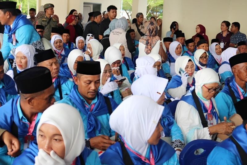 Lepas 127 Calon Haji Poso, Wabup Soeharto: Jaga Fisik dan Etika