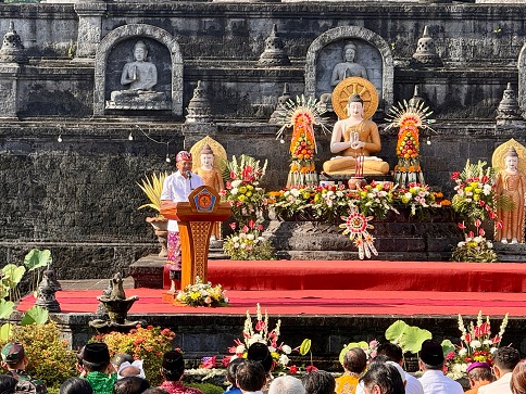 50 Bhikkhu 5 Negara Jalan Kaki Buleleng-Borobudur Selama 20 Hari