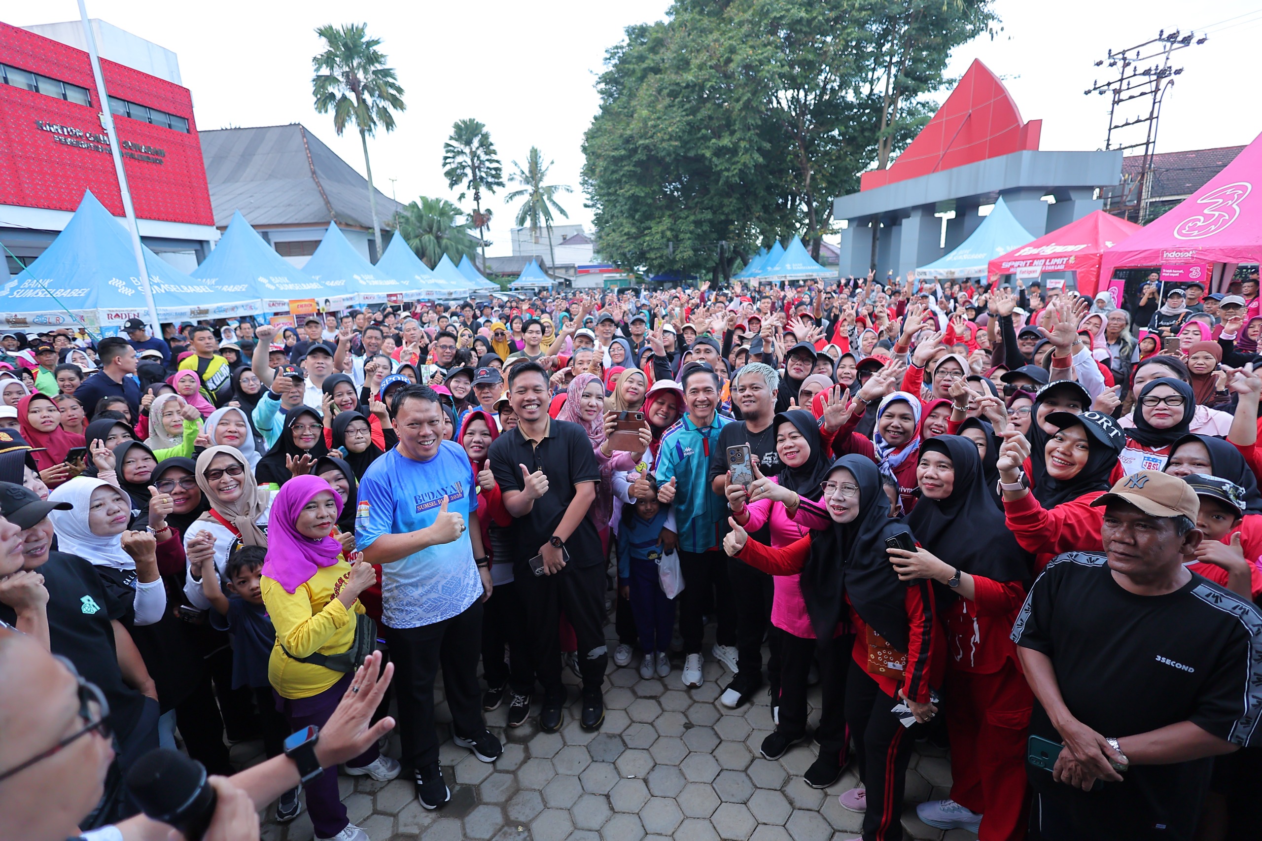 1.300 Warga Sukarami Meriahkan Jalan Sehat HUT Palembang ke-1343 Bersama Ratu Dewa
