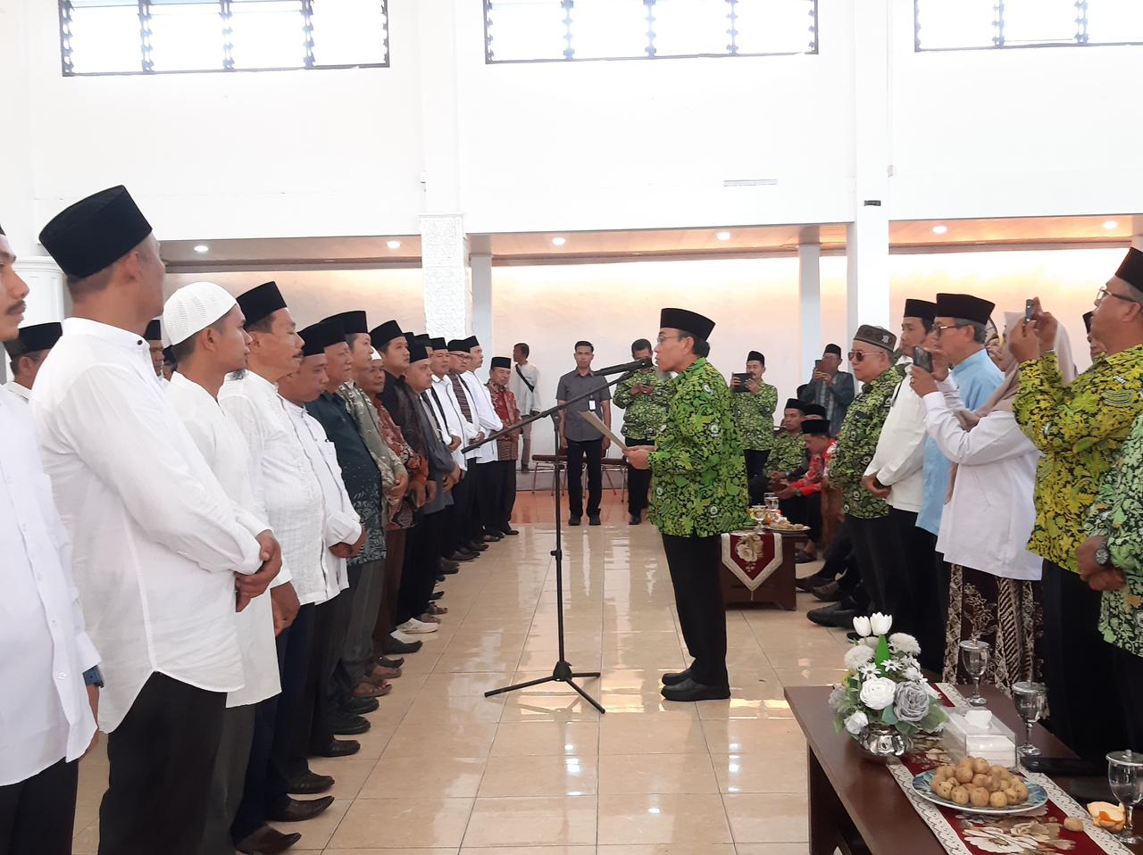 Ketua DMI Padang Maigus Nasir Lantik Pengurus Ranting, Minta Masjid Makmurkan Ekonomi Warga