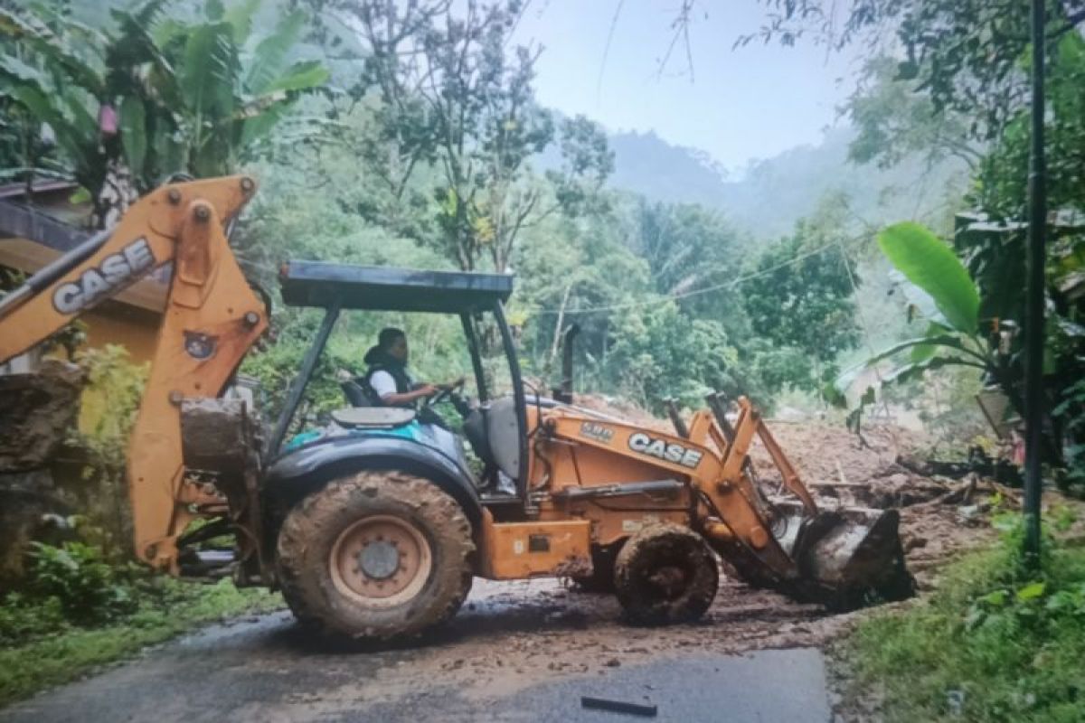 62 Bencana Landa Agam dalam Empat Bulan, Longsor dan Puting Beliung Mendominasi