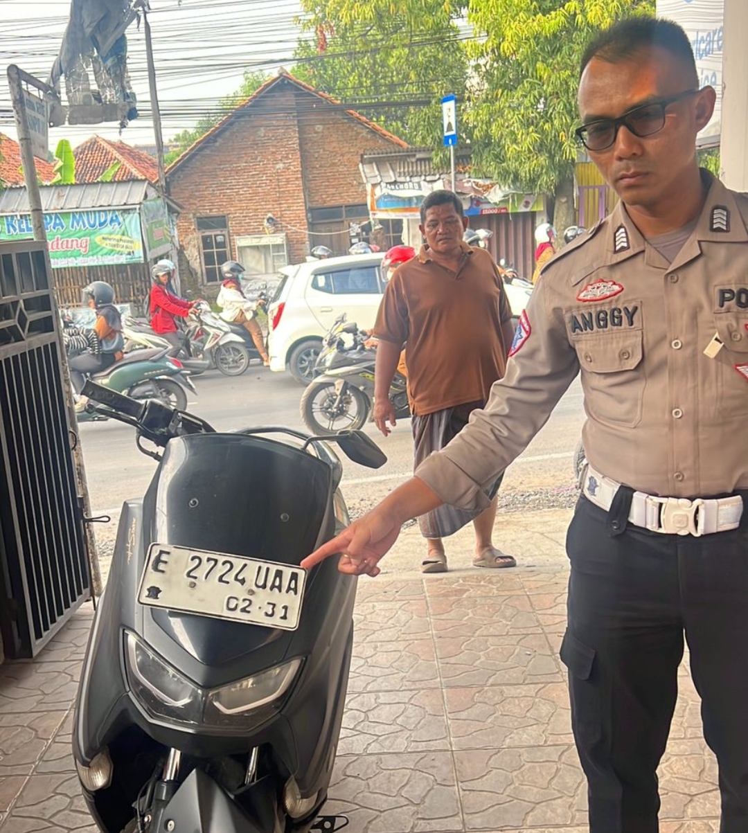 Kecelakaan Beruntun di Sumber Cirebon, Dump Truck Oleng ke Jalur Lawan dan Hantam Tiga Sepeda Motor, 5 Orang Luka-Luka