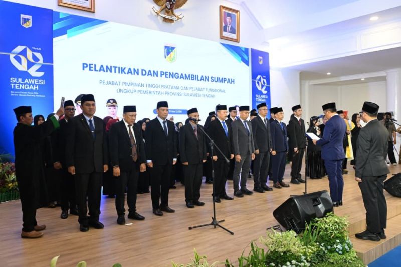 Gubernur Sulteng Anwar Hafid Lantik 10 Kepala OPD, Peringatkan Jabatan Bisa Dievaluasi dalam Enam Bulan