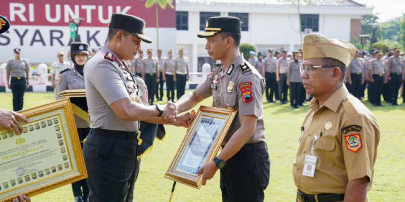 Brigpol Polres Tegal Raih Penghargaan Polda Jateng Berkat Edukasi AI untuk Pelajar SMA