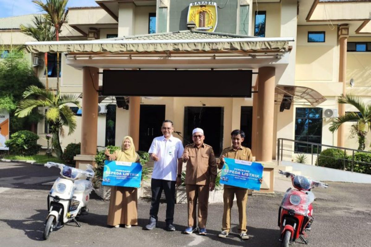 Bank Kalsel Bagikan Hadiah Umrah dan Sepeda Listrik ke ASN di HST, Satu Paket Umrah Dikembalikan ke Kemensos