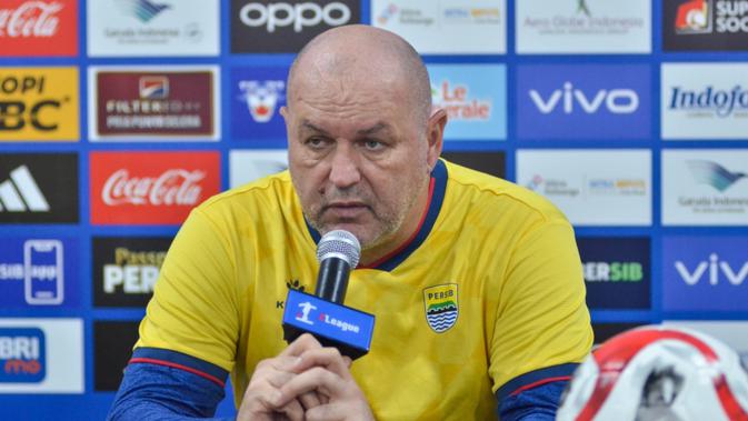 Persib Tekuk Persija 2-1, Brace Adam Alis Kokohkan Maung Bandung di Puncak