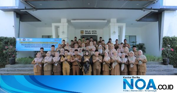 Disdukcapil Banda Aceh Teken Pakta Integritas, Tiga Pegawai Raih Penghargaan