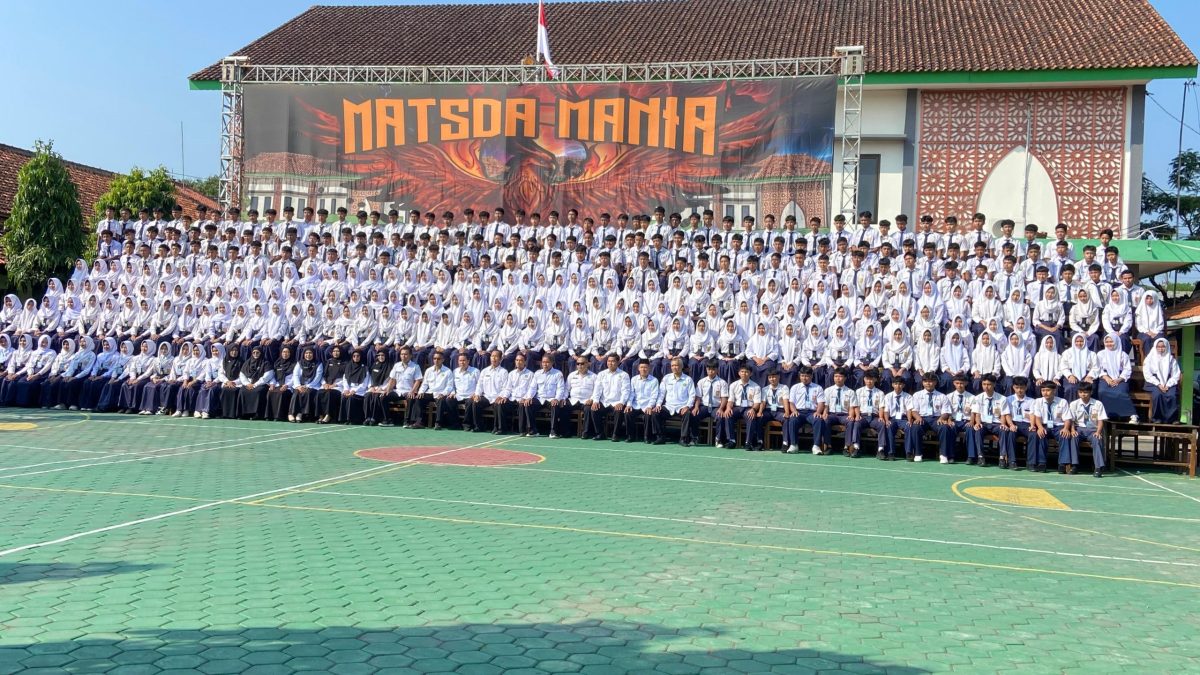 Ratusan Siswa MTsN 2 Kebumen Gelar Selebrasi 