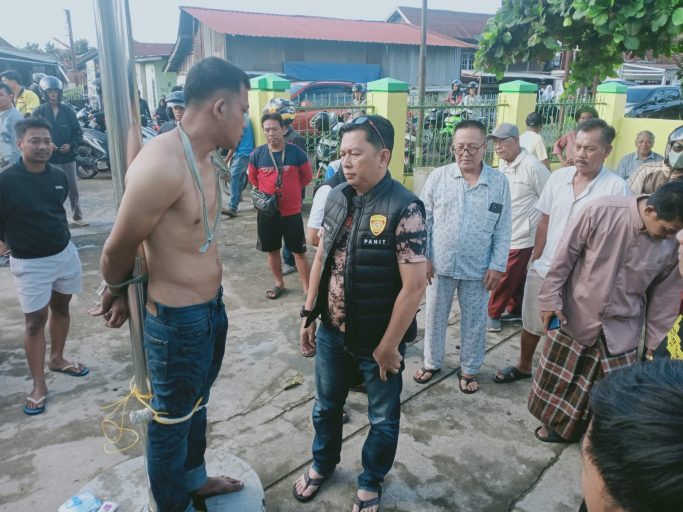 Bobol Kotak Amal Masjid di Palembang, Pria Betung Diikat Warga di Tiang Bendera