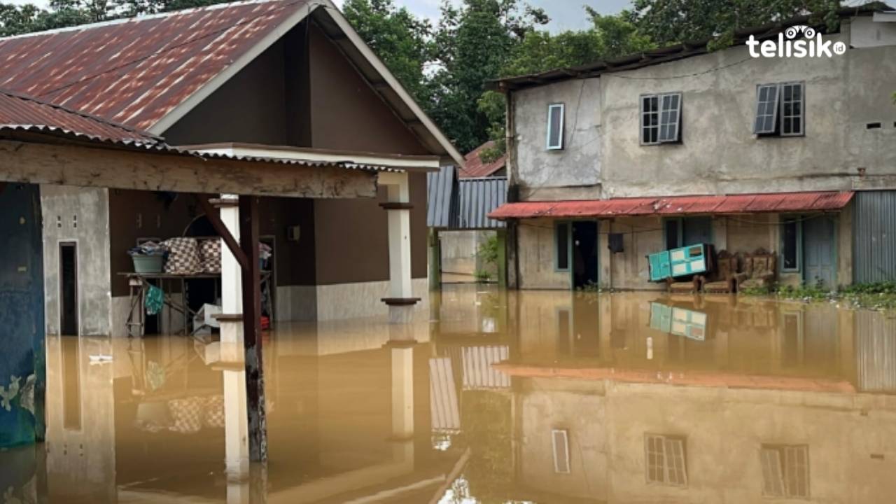 Banjir Rendam 2.985 Warga Kendari, Bocah 5 Tahun Tewas Terbawa Arus Sungai
