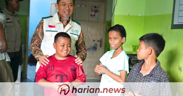 PLN UID Sulselrabar Bagikan Sembako ke 20 Anak Panti di Makassar