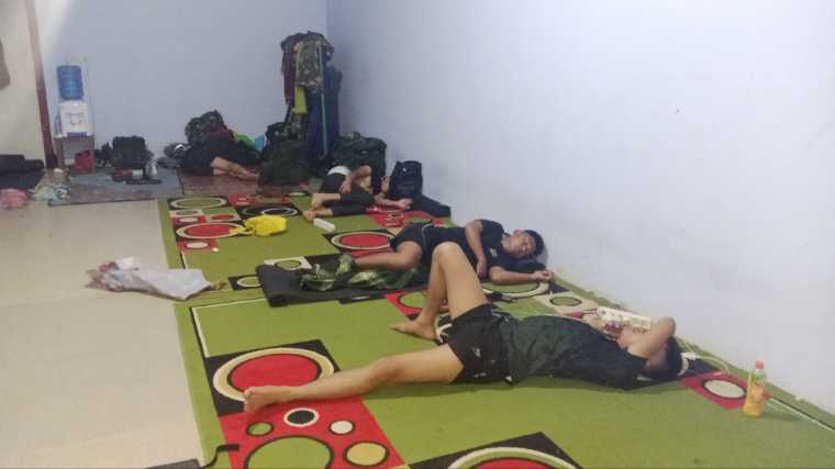 Tinggal di Rumah Warga Selama TMMD, Satgas Kodim 1201/Mempawah Rasakan Hangatnya Kekeluargaan di Desa Sepang