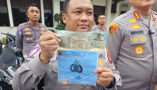 Ketua DPRD Kepri Iman Setiawan Ditilang Polisi di Batam karena Naik Moge Tanpa Helm, STNK Disita