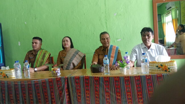 Suasana Haru Warnai Sertijab Kepala SDI Oepura 3 Kupang, Kepala Sekolah Lama 10 Tahun Pimpin 400 Siswa